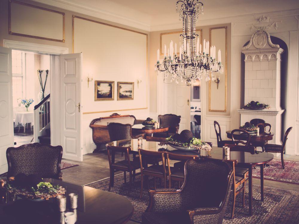 Elegant dining room with chandelier